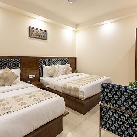 Hotel Emblem Suites- Near Delhi Airport New Delhi Exteriör bild