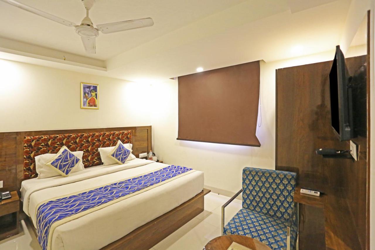 Hotel Emblem Suites- Near Delhi Airport New Delhi Exteriör bild
