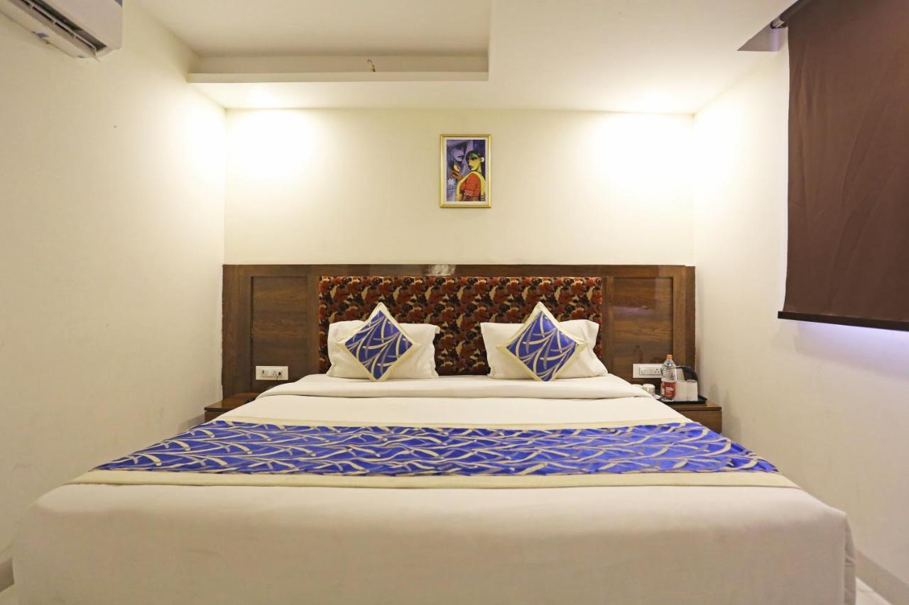 Hotel Emblem Suites- Near Delhi Airport New Delhi Exteriör bild