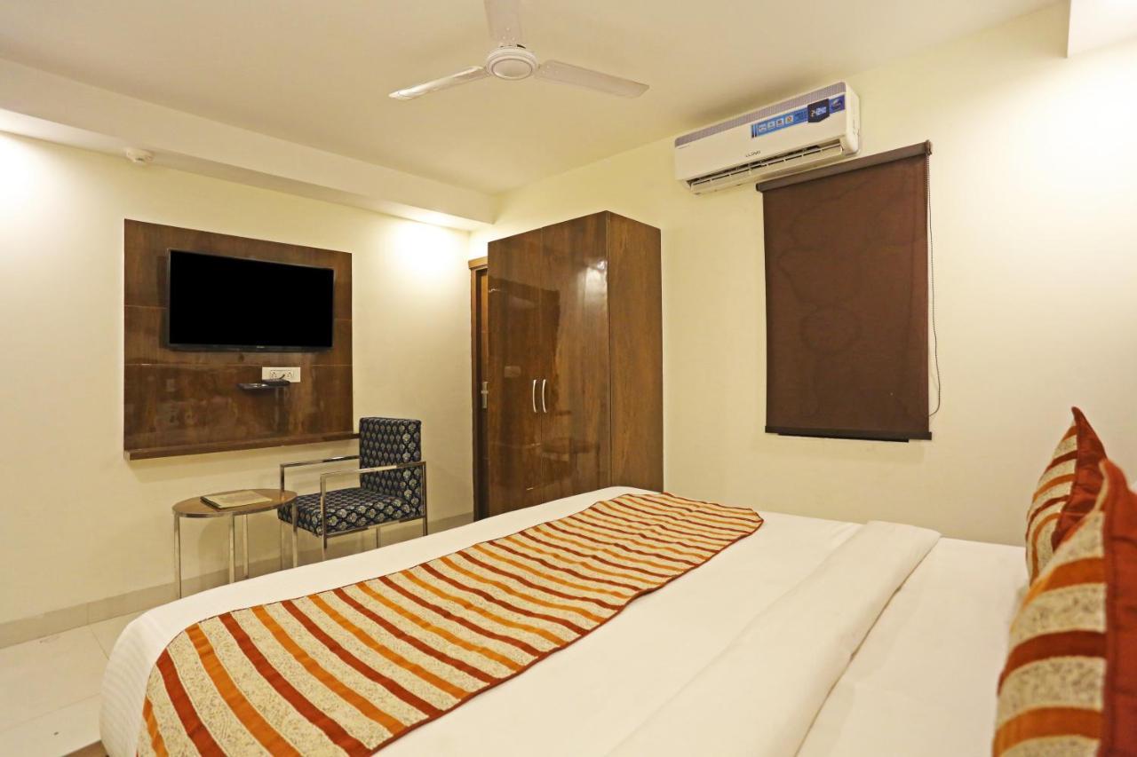 Hotel Emblem Suites- Near Delhi Airport New Delhi Exteriör bild