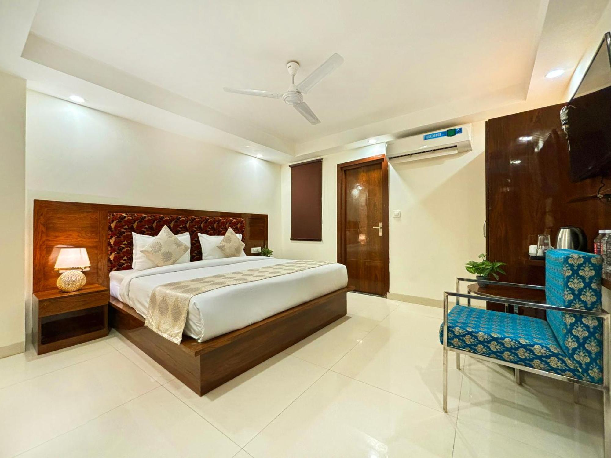 Hotel Emblem Suites- Near Delhi Airport New Delhi Exteriör bild