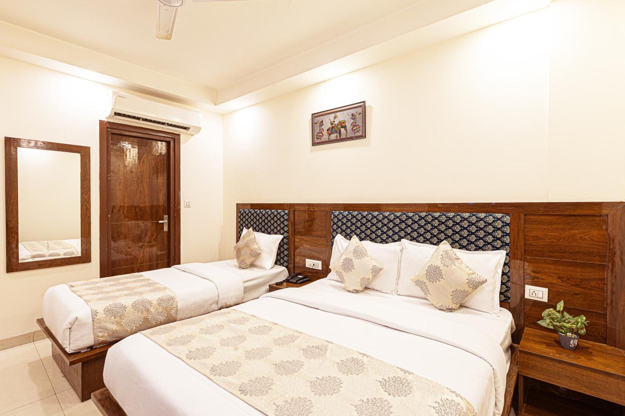 Hotel Emblem Suites- Near Delhi Airport New Delhi Exteriör bild