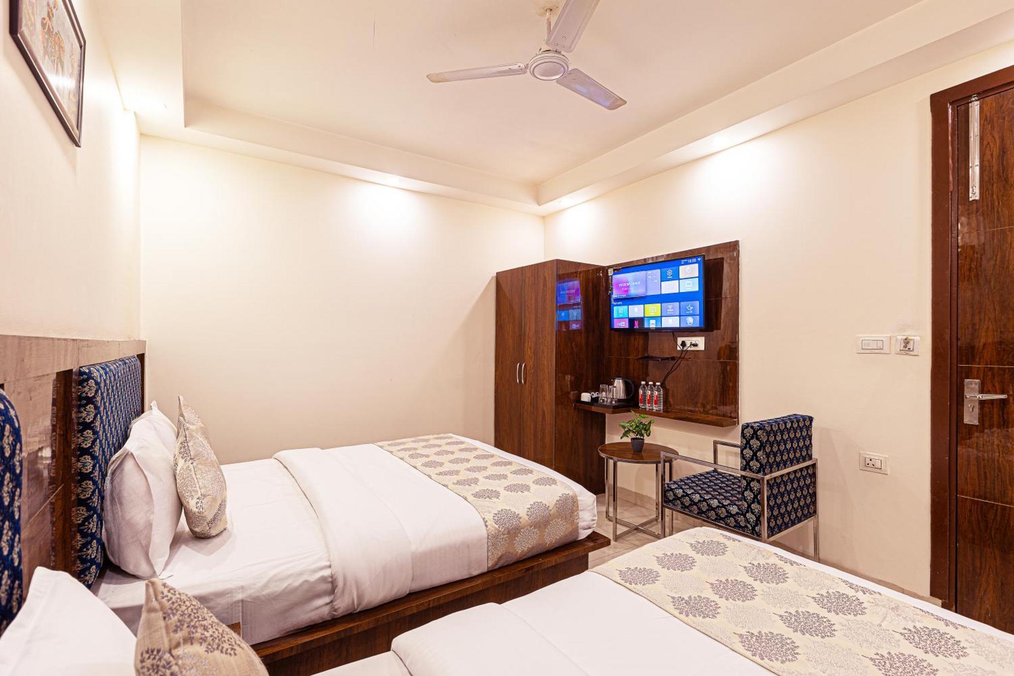 Hotel Emblem Suites- Near Delhi Airport New Delhi Exteriör bild