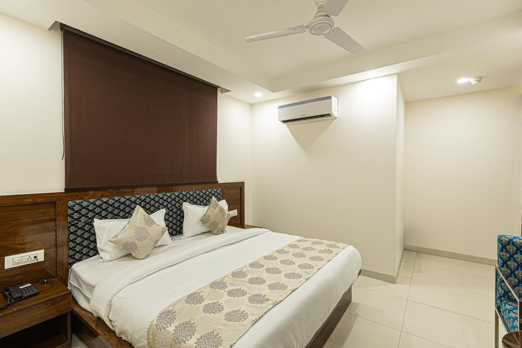 Hotel Emblem Suites- Near Delhi Airport New Delhi Exteriör bild