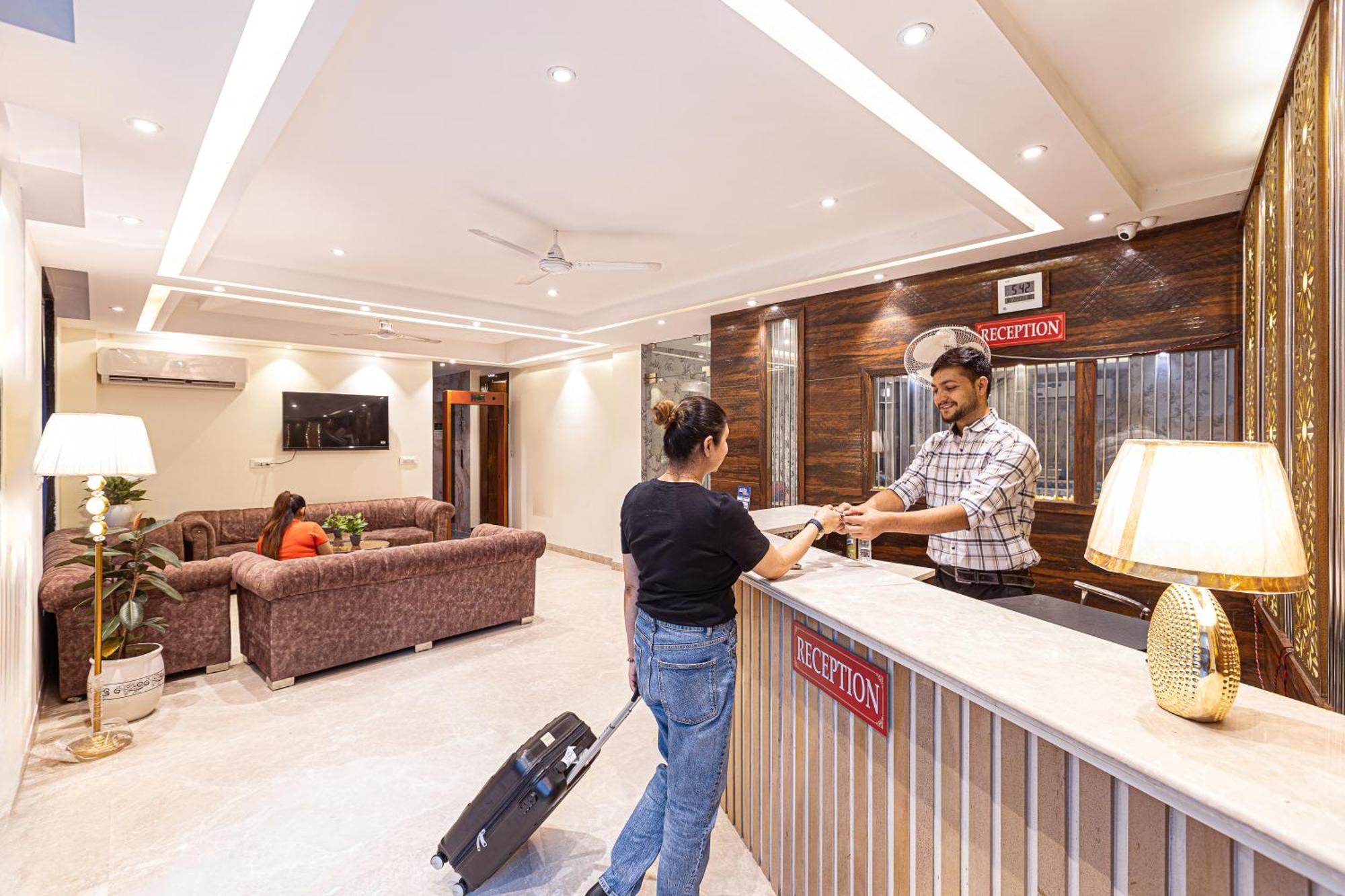 Hotel Emblem Suites- Near Delhi Airport New Delhi Exteriör bild