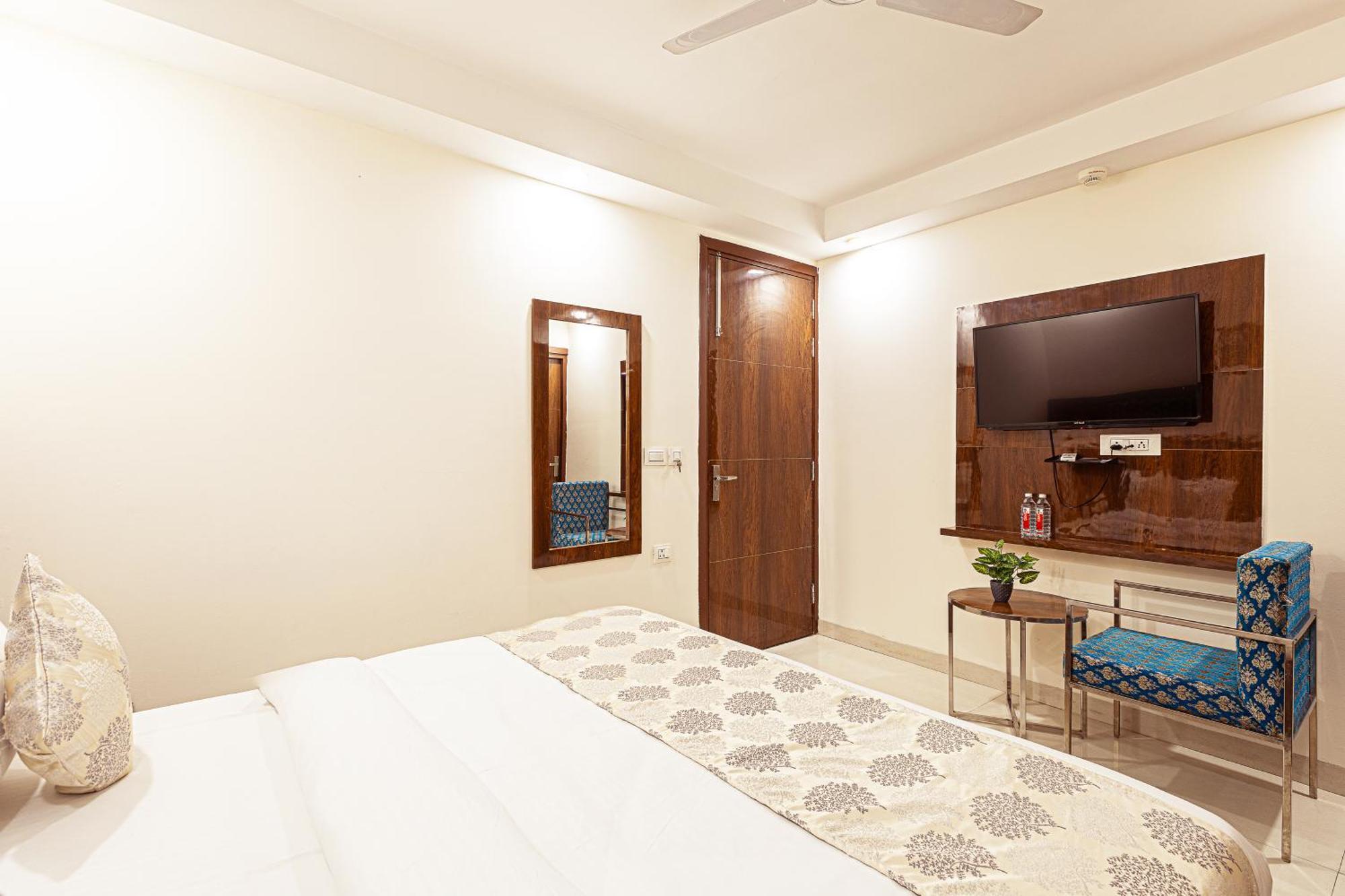 Hotel Emblem Suites- Near Delhi Airport New Delhi Exteriör bild