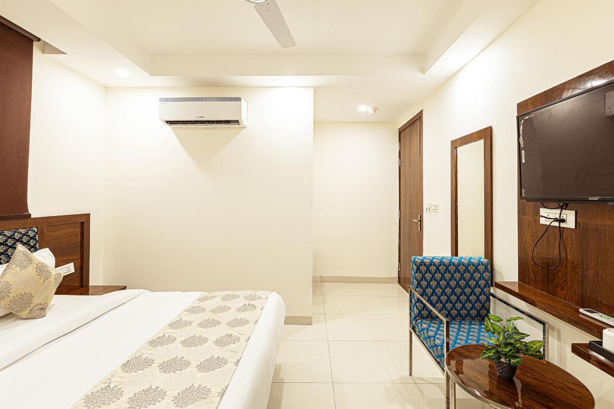 Hotel Emblem Suites- Near Delhi Airport New Delhi Exteriör bild