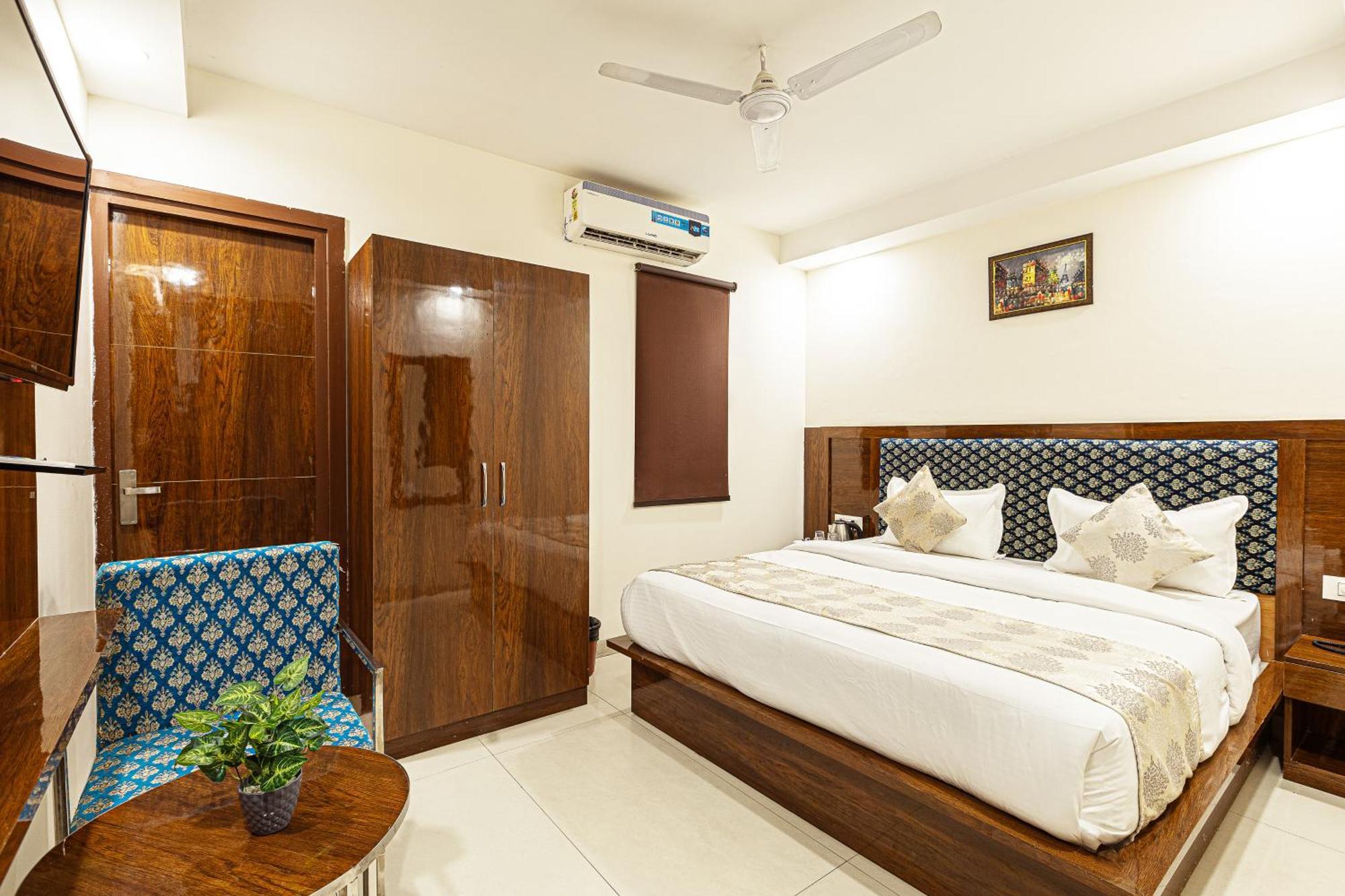Hotel Emblem Suites- Near Delhi Airport New Delhi Exteriör bild