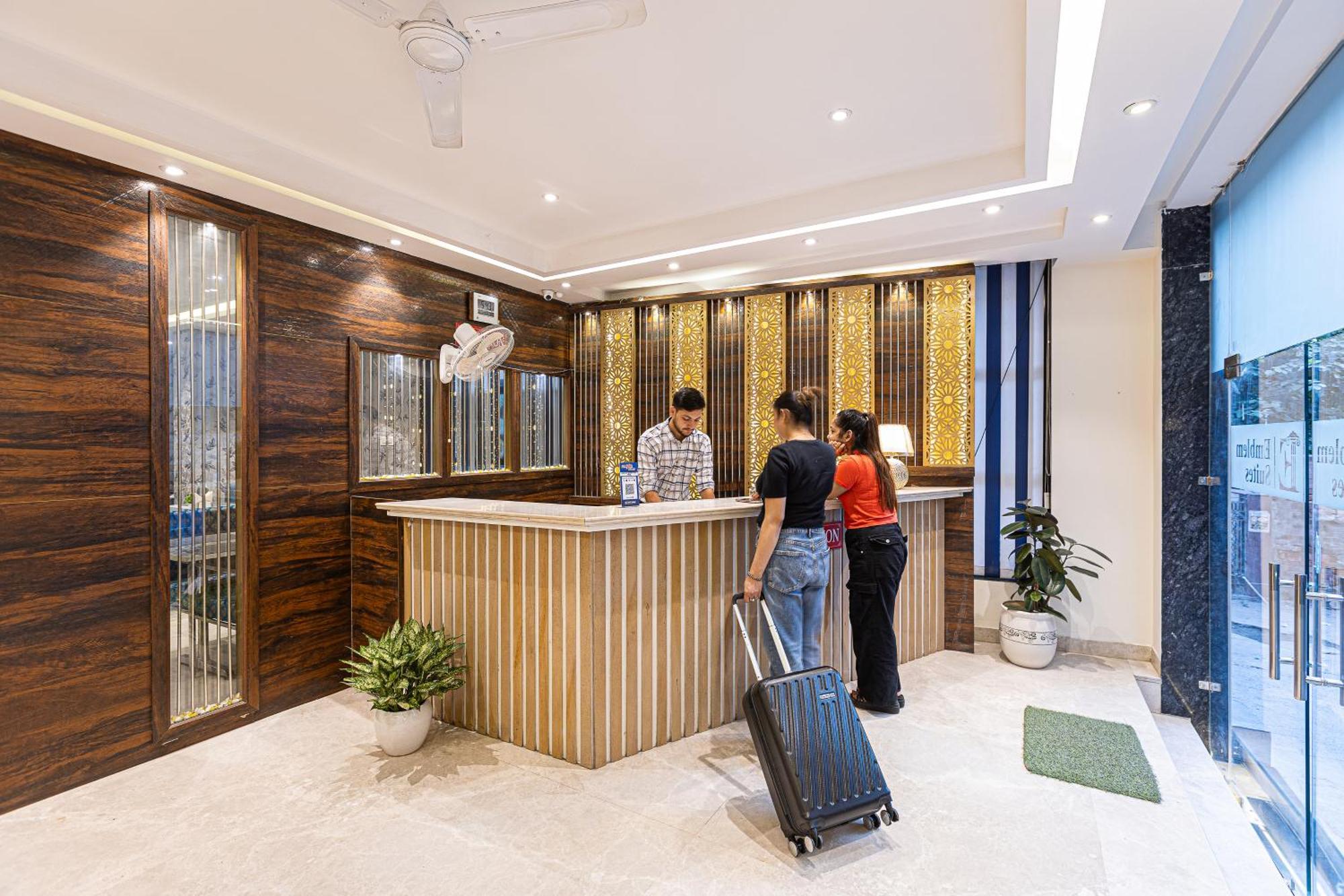Hotel Emblem Suites- Near Delhi Airport New Delhi Exteriör bild